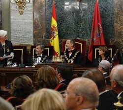 Su Majestad el Rey durante la intervención de la fiscal general del Estado, María José Segarra