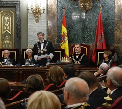 Su Majestad el Rey durante la intervención del presidente del Tribunal Supremo y del Consejo General del Poder Judicial, Carlos Lesmes