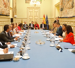 Desarrollo de la III reunión del Pleno de la Comisión Nacional para la conmemoración del V Centenario de la expedición de la primera vuelta al mundo d