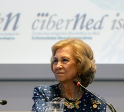 Su Majestad la Reina Doña Sofía durante la inauguración del simposio “La investigación social y sanitaria en la enfermedad de Alzheimer y otras 