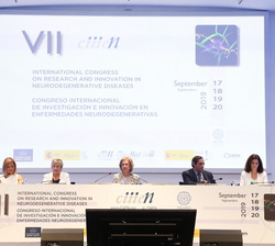 Doña Sofía abre la sesión del “VII Congreso Internacional de Investigación e Innovación en Enfermedades Neurodegenerativas. Parte de investigaci