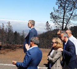 Sus Majestades los Reyes visitan las zonas afectadas por los incendios