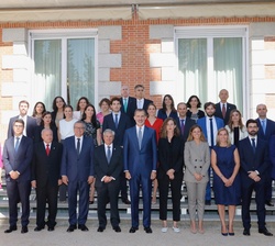 Su Majestad el Rey junto a los integrantes de la XXIV Promoción del Cuerpo Superior de Arquitectos de la Hacienda Pública