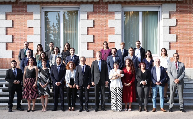 Su Majestad el Rey junto a los representantes de RAICEX