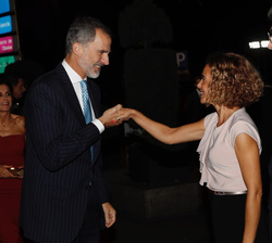 Sus Majestades los Reyes son recibidos por la presidenta del Congreso de los Diputados, Meritxell Batet