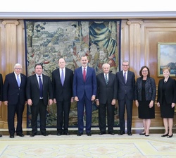 Su Majestad el Rey junto a la delegación del Congreso de los Estados Unidos de América asistente a la audiencia