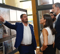 El Alcalde de Los Alcázares explica los sucesos de las inundaciones a Sus Majestades los Reyes
