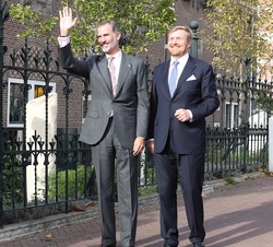 Los Reyes Don Felipe y Don Guillermo Alejandro al finalizar la vista a la Exposición Rembrandt-Velázquez