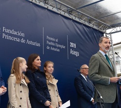 Don Felipe durante sus palabras en el Premio al Pueblo Ejemplar de Asturias 2019