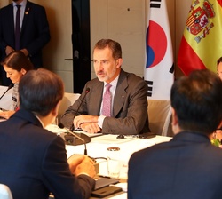 El Rey en el desayuno con los principales conglomerados industriales de la República de Corea