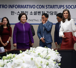Doña Letizia durante el encuentro con los startups sociales