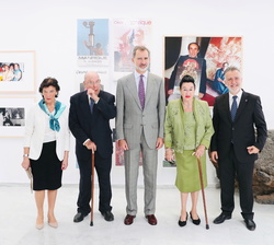 Fotografía de grupo de Don Felipe con la ministra de Educación y Formación Profesional, el presidente del Gobierno de Canarias y los hermanos de César