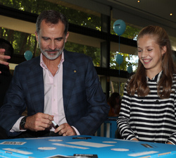 Su Majestad el Rey y Su Alteza Real la Princesa de Asturias y Girona participan en el taller "Retos del siglo XXI"
