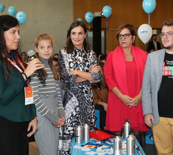 Su Majestad la Reina y Su Alteza Real la Infanta Doña Sofía participan en la actividad del taller "Retos del siglo XXI"