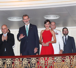 Sus Majestades los Reyes en el palco momentos antes del inicio de la Gala de Ballet