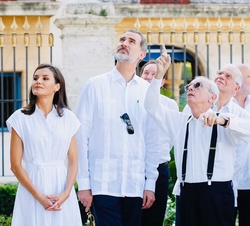 Los Reyes durante su visita al Templete
