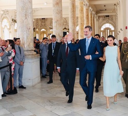 Los Reyes en el momento de la entrada al Gran Salón del Gran Teatro de La Habana "Alicia Alonso"