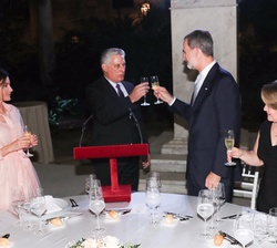 Brindis de Sus Majestades los Reyes y de Sus Excelencias el presidente de la República de Cuba y señora Lis Cuesta tras las intervenciones