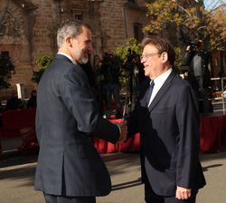 Su Majestad el Rey recibe el saludo del presidente de la Generalitat Valenciana, Ximo Puig
