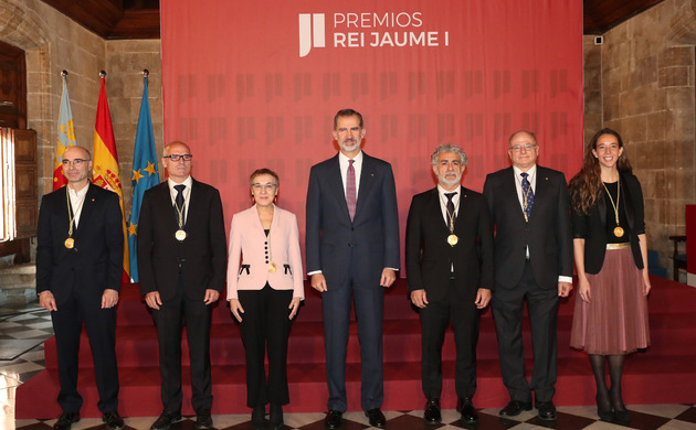 Su Majestad el Rey junto a premiados de la 31ª edición de los "Premios Rei Jaume I"
