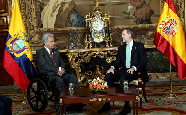 Don Felipe conversa con el Presidente de la República del Ecuador, Excmo. Sr. Lenin Moreno