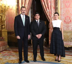 Sus Majestades los Reyes junto a Su Excelencia Carlos Alvarado, Presidente de la República de Costa Rica