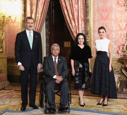 Sus Majestades los Reyes junto a Su Excelencia el Presidente Constitucional de la República del Ecuador y Señora Rocío González