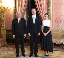 Sus Majestades los Reyes junto al Excmo. Sr. Dusko Markovic, Primer Ministro de Montenegro