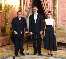 Sus Majestades los Reyes junto al Excmo. Sr. Alejandro Giammattei, Presidente electo de la República de Guatemala