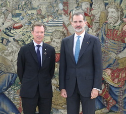 Don Felipe acompañado del Gran Duque de Luxemburgo,  Enrique de Nassau-Weilburg y Borbón-Parm