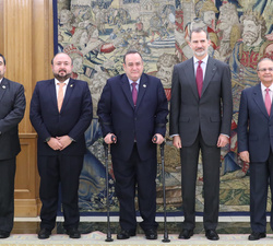 Su Majestad el Rey junto al presidente Alejandro Giammattei y la delagación de la República de Guatemala