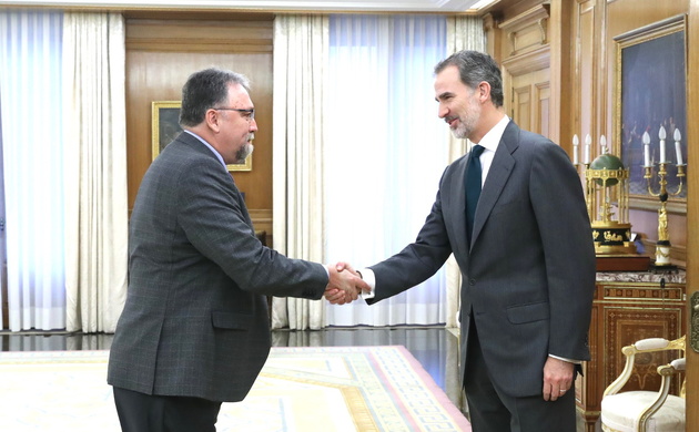 Su Majestad el Rey recibe el saludo del representante de Foro de Ciudadanos, Don Isidro Manuel Martínez Oblanca