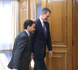 Su Majestad el Rey se dirige a su despacho con el representante de En Comú Podem-Guanyem el Canvi, Don Jaume Asens Llodrá