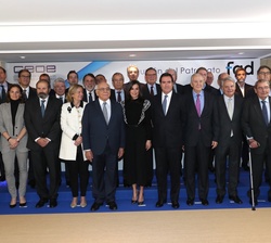 Doña Letizia junto a los Miembros del Patronato FAD y autoridades