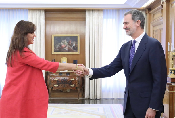 Su Majestad el Rey recibe el saludo de la representante de Junts (Junts per Catalunya-Junts), Doña Laura Borrás Castanyer