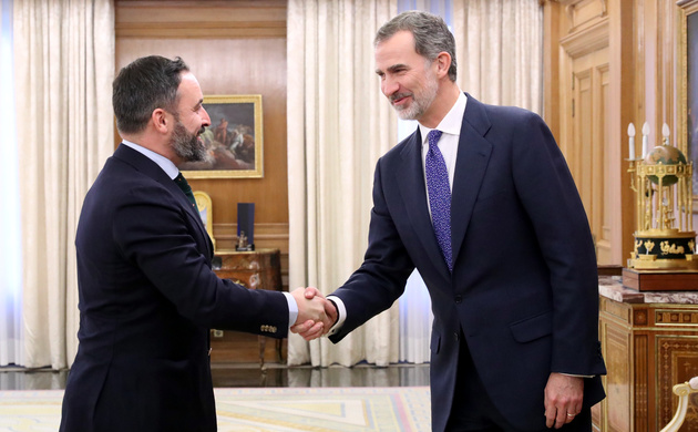 Su Majestad el Rey recibe el saludo del representante de VOX, Don Santiago Abascal Conde