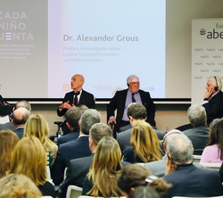 Mesa redonda en el “Primer Foro Global sobre el Impacto Socioeconómico de los Accidentes de Tráfico con Víctimas Infantiles"