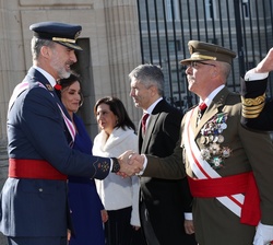 Su Majestad el Rey recibe el saludo del jefe del Estado Mayor de la Defensa, Fernando Alejandre Martínez