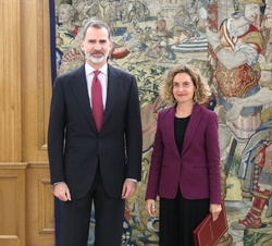 S.M. el Rey acompañado de la presidenta del Congreso de los Diputados, Meritxell Batet Lamaña