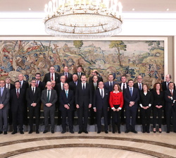 Fotografía de grupo de Su Majestad el Rey con el Comité Ejecutivo de la Confederación Española de Organizaciones Empresariales del Metal