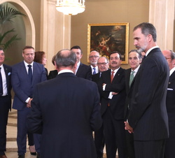 Su Majestad el Rey durante la audiencia al Comité Ejecutivo de la Confederación Española de Organizaciones Empresariales del Metal