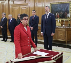 Doña María Aranzazú González, ministra de Asuntos Exteriores, Unión Europea y Cooperación, promete su cargo ante Su Majestad el Rey