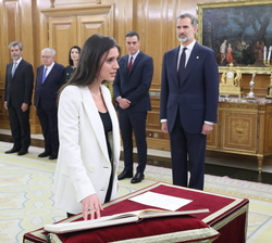 Doña Irene María Montero, ministra de Igualdad, promete su cargo ante Su Majestad el Rey