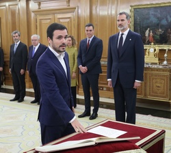 Don Alberto Garzón, ministro de Consumo, promete su cargo ante Su Majestad el Rey