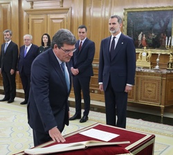 Don José Luis Escrivá, ministro de Inclusión, Seguridad Social y Migraciones, promete su cargo ante Su Majestad el Rey