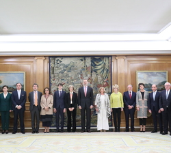 Su Majestad el Rey junto a la representación de la Fundación Gregorio Ordóñez Fenollar