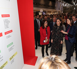 Su Majestad recorrió FITUR acompañada en todo momento por la ministra de Industria, Comercio y Turismo, Reyes Maroto
