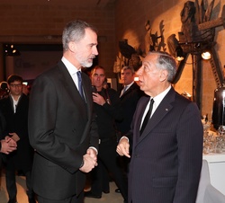Don Felipe conversa con el presidente Rebelo de Sousa