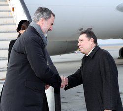 Su Majestad el Rey recibe el saludo del embajador de España en la República de Polonia, Francisco Javier Sanabria
