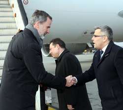 Su Majestad el Rey recibe el saludo del embajador de España en la República de Polonia, Francisco Javier Sanabria